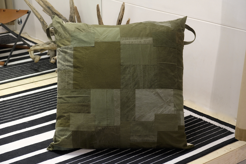 hobo｜ホーボー｜COTTON US ARMY CLOTH PATCHWORK CUSHION L｜ 公式